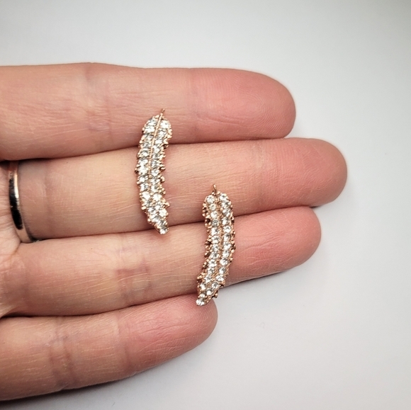 Beautiful leaf shaped Rose Gold color earrings covered w/ crystals. Brand new. - Picture 5 of 5